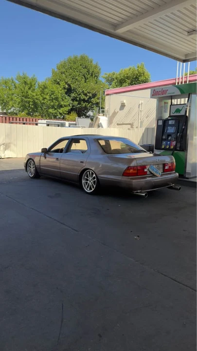 1998 Lexus LS 2nd Gen - Image 2 of 8