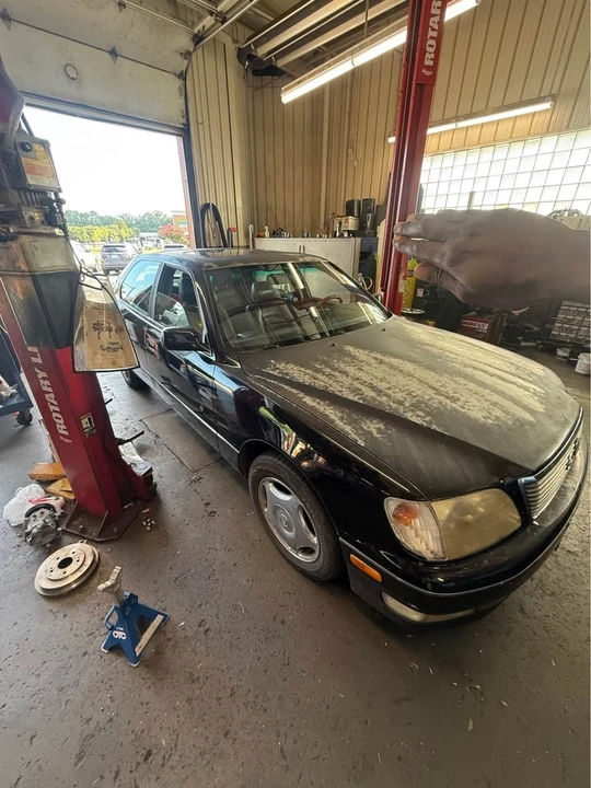 1998 Lexus LS 2nd Gen - Image 4 of 4