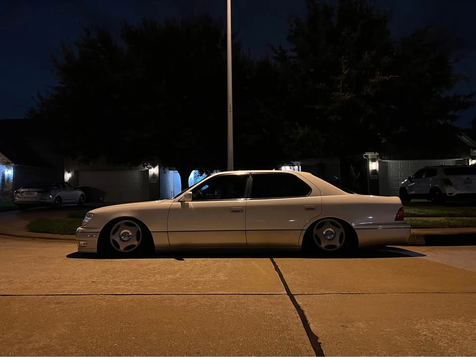 1998 Lexus LS 2nd Gen - Image 3 of 4
