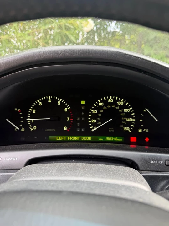 1998 Lexus LS 2nd Gen - Image 5 of 9