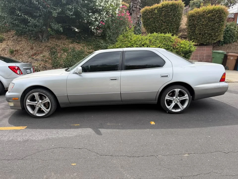 1998 Lexus LS 2nd Gen - Image 2 of 9