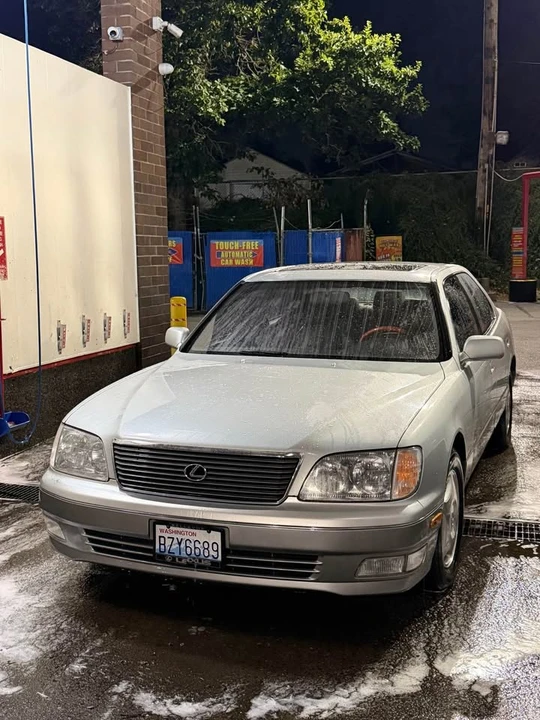 1998 Lexus LS 2nd Gen - Image 3 of 8