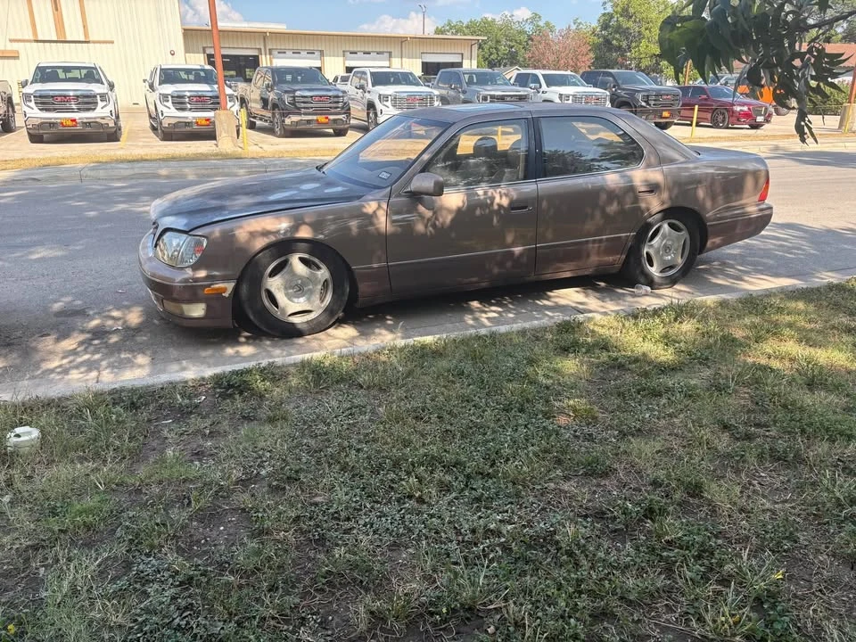 1998 Lexus LS 2nd Gen - Image 2 of 2