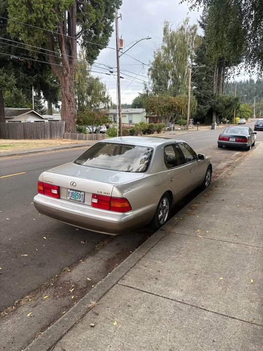 1998 Lexus LS 2nd Gen - Image 4 of 10