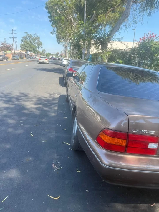 1998 Lexus LS 2nd Gen - Image 3 of 5