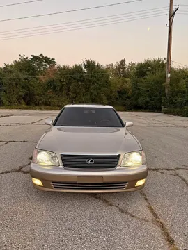 1998 Lexus LS 400 Sedan 4D