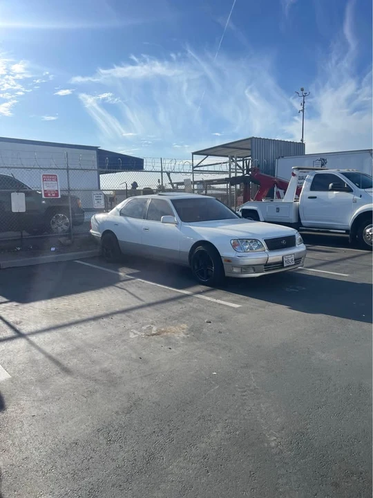 1998 Lexus LS 2nd Gen - Image 2 of 11