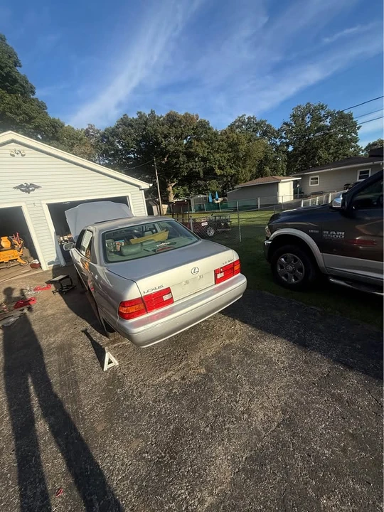1998 Lexus LS 2nd Gen - Image 3 of 8