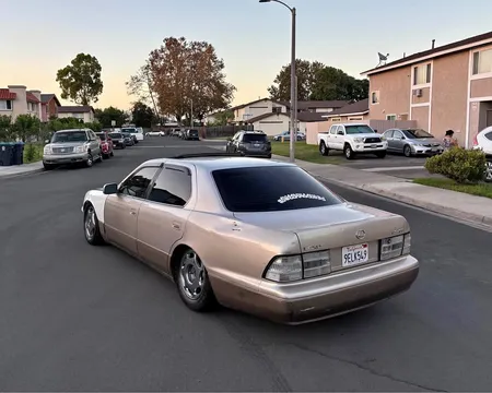 1998 Lexus LS 400 Sedan 4D