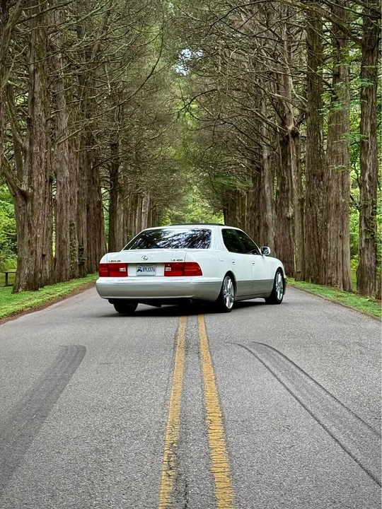1998 Lexus LS 2nd Gen - Image 3 of 8