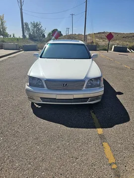 1998 Lexus LS 400 Sedan 4D