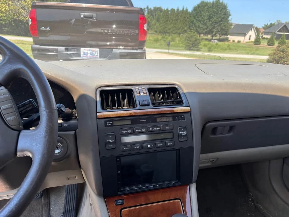 1998 Lexus LS 2nd Gen - Image 6 of 7