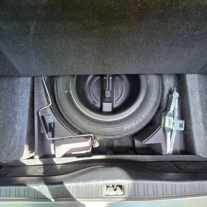 1998 Lexus LS 2nd Gen - Image 13 of 18