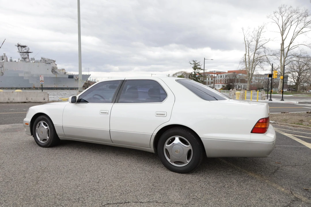 1998 Lexus LS 2nd Gen - Image 28 of 31