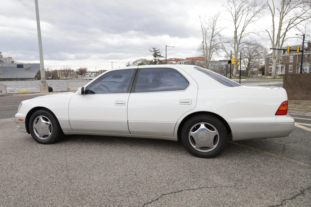 1998 Lexus LS 2nd Gen - Image 29 of 31