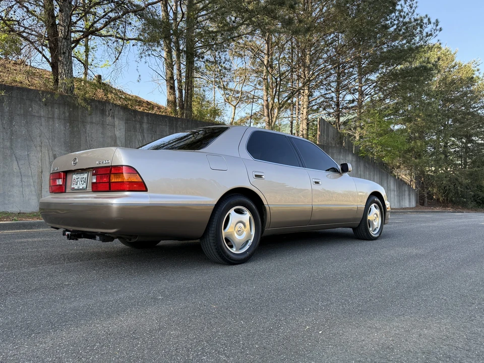 1998 Lexus LS 2nd Gen - Image 24 of 31