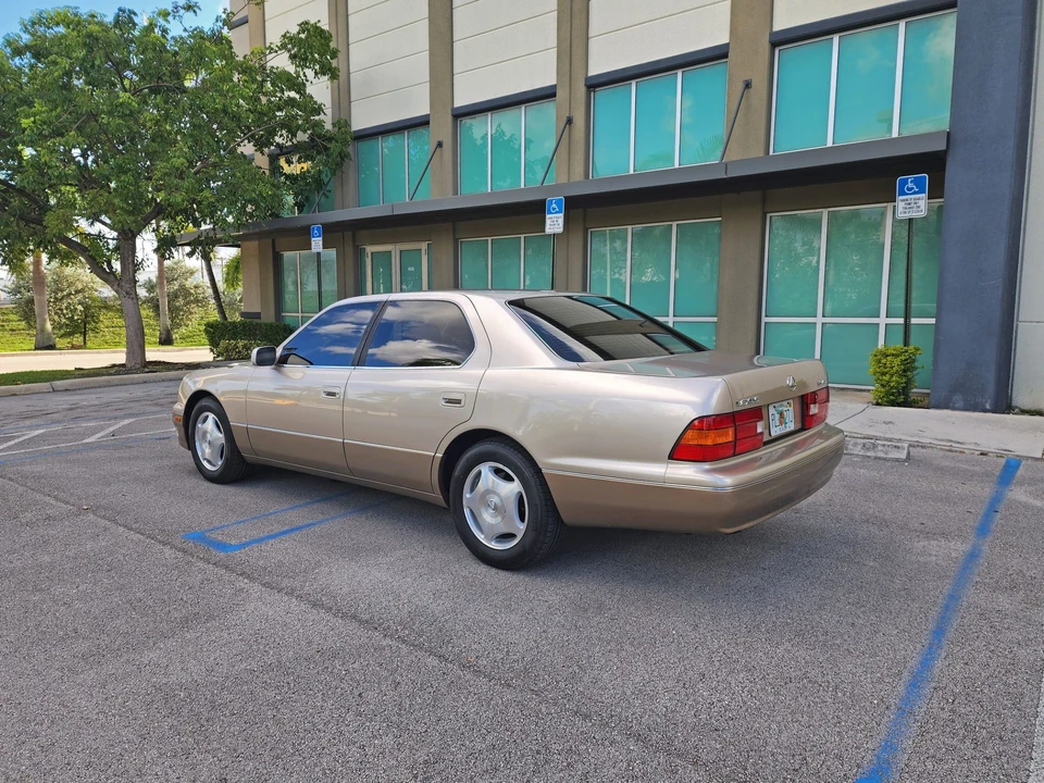 1998 Lexus LS 2nd Gen - Image 23 of 31