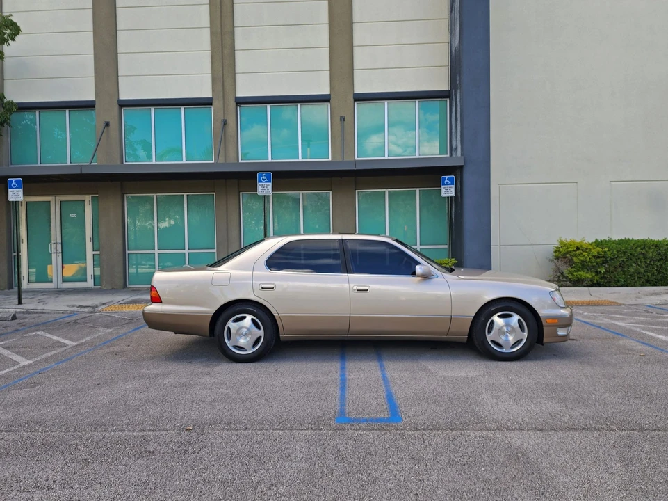 1998 Lexus LS 2nd Gen - Image 19 of 31