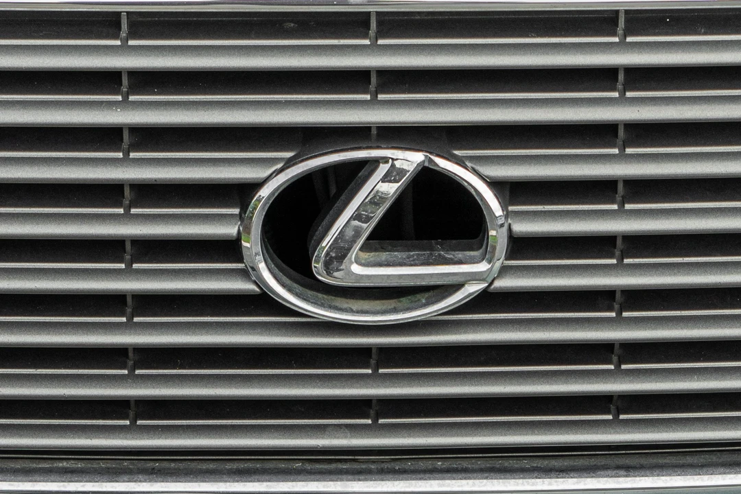 1998 Lexus LS 2nd Gen - Image 24 of 31