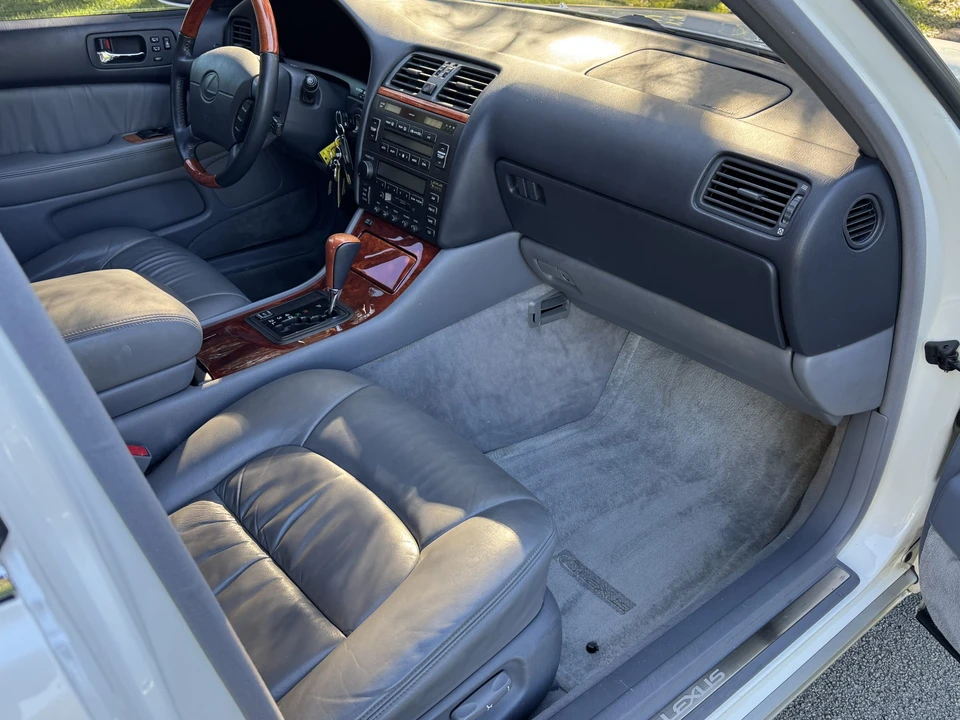 1998 Lexus LS 2nd Gen - Image 27 of 31