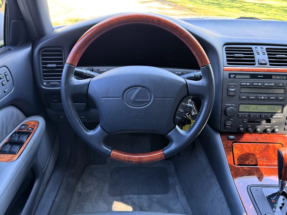 1998 Lexus LS 2nd Gen - Image 28 of 31