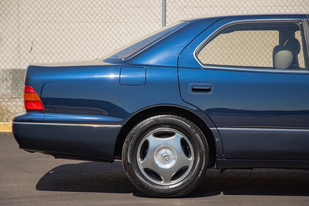 1998 Lexus LS 2nd Gen - Image 19 of 31