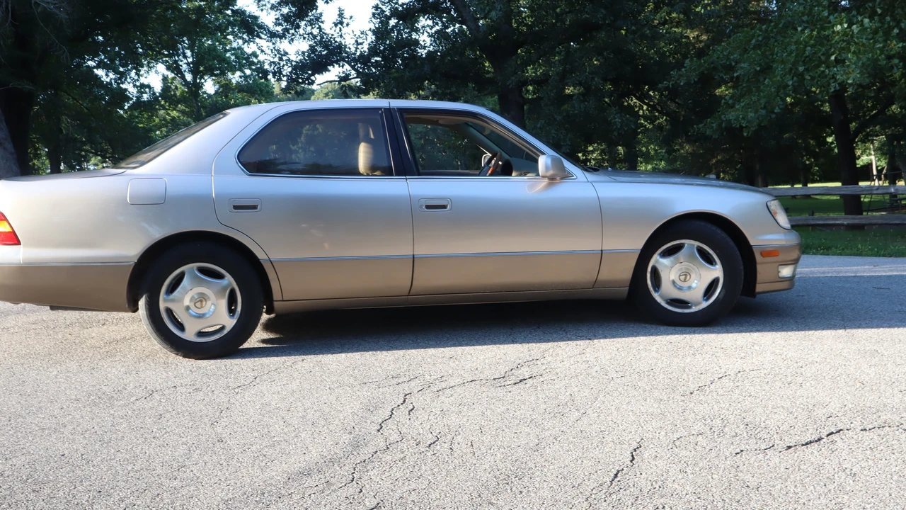 1998 Lexus LS 2nd Gen - Image 30 of 31