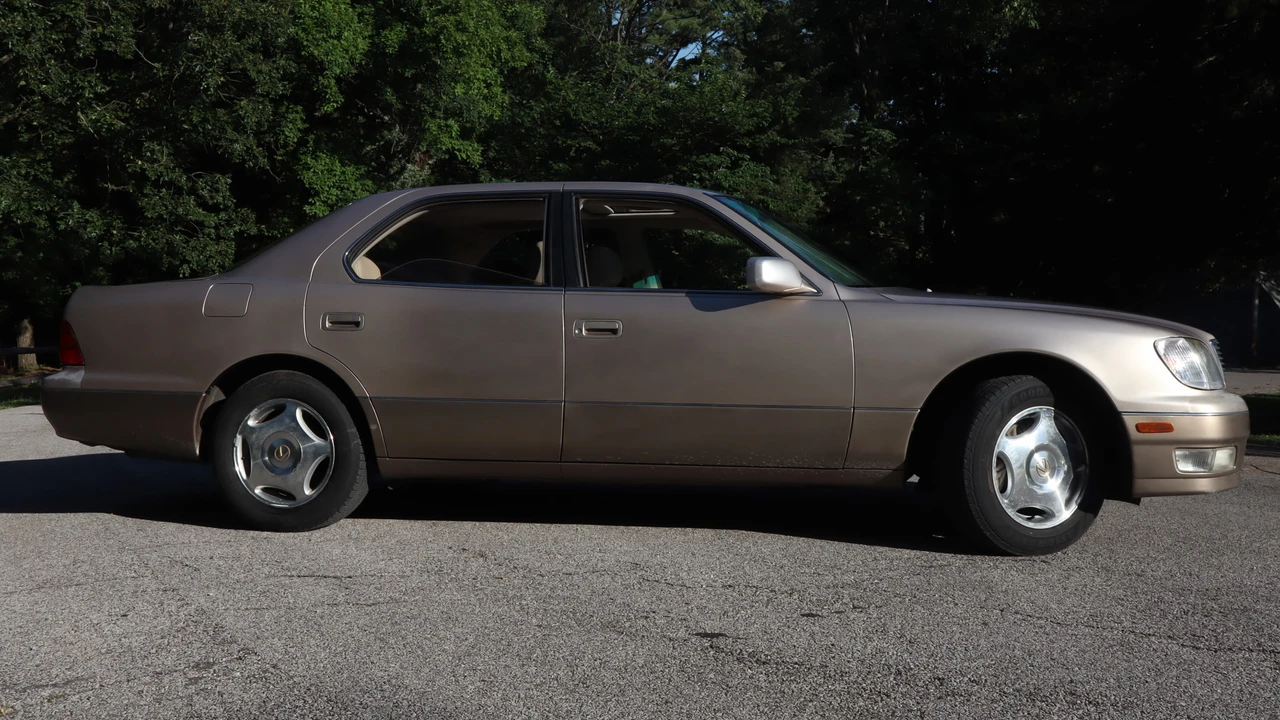 1998 Lexus LS 2nd Gen - Image 13 of 31