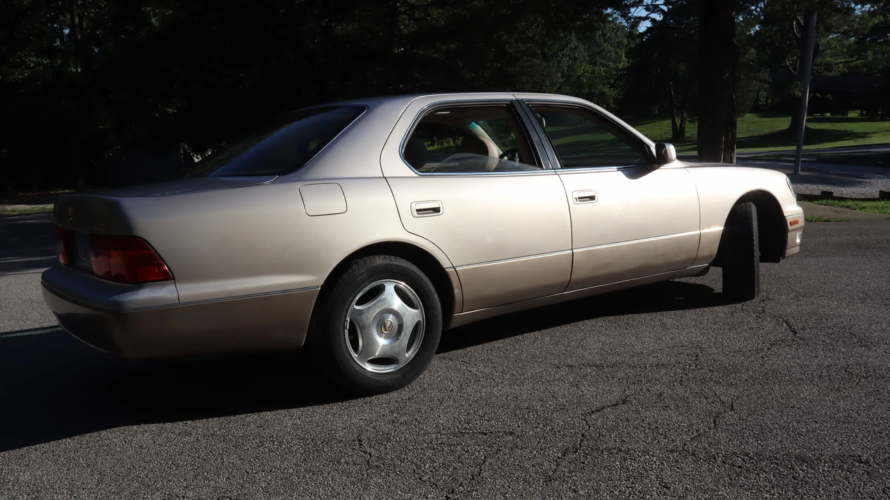 1998 Lexus LS 2nd Gen - Image 11 of 31