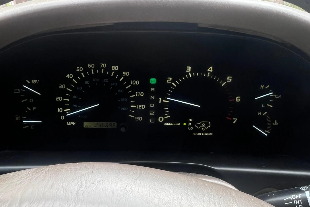 1998 Lexus LX 2nd Gen - Image 26 of 31