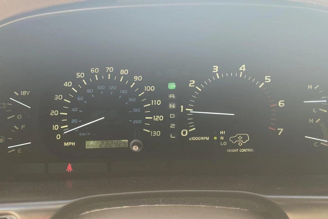 1998 Lexus LX 2nd Gen - Image 28 of 31