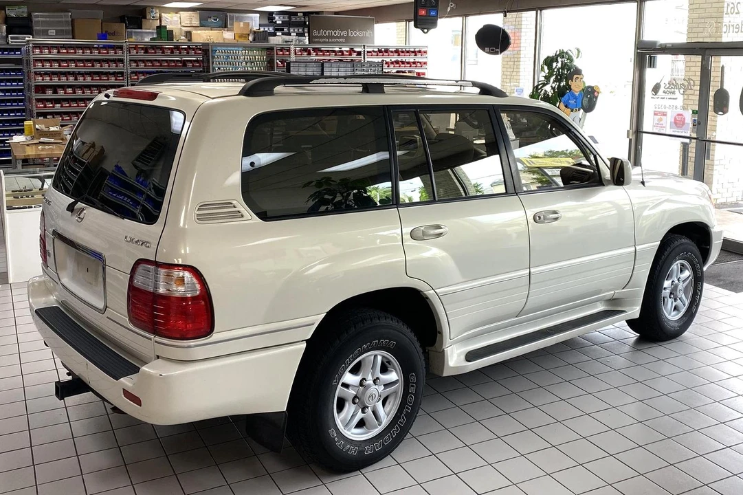 1998 Lexus LX 2nd Gen - Image 4 of 31