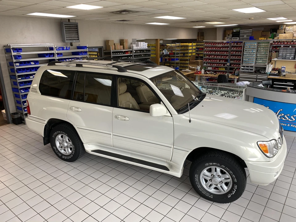 1998 Lexus LX 2nd Gen - Image 18 of 31