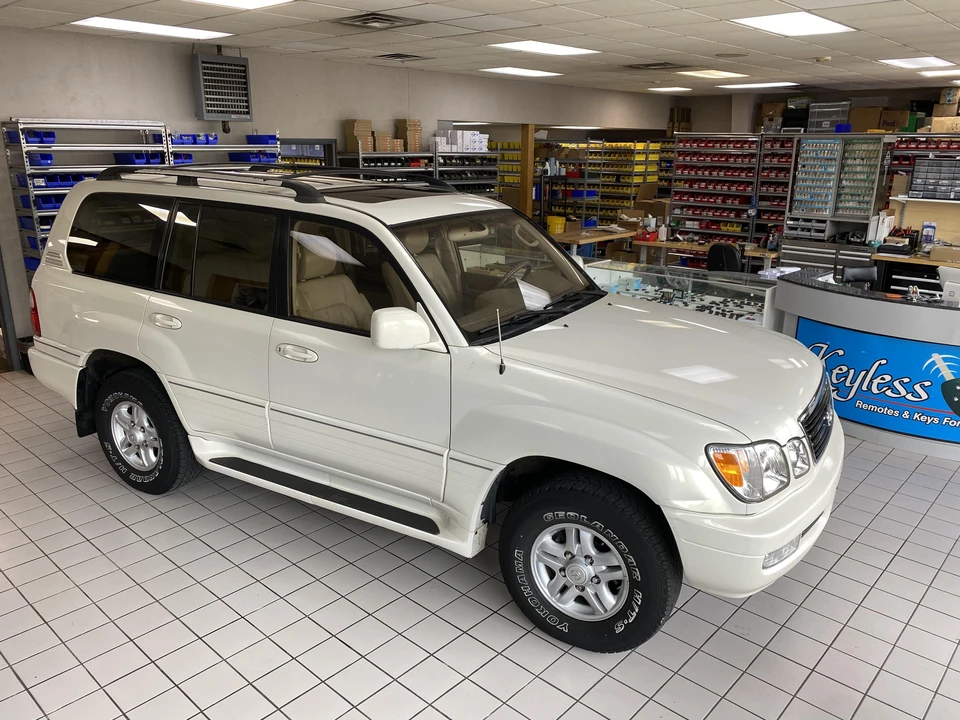 1998 Lexus LX 2nd Gen - Image 19 of 31