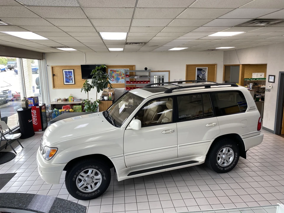 1998 Lexus LX 2nd Gen - Image 10 of 31