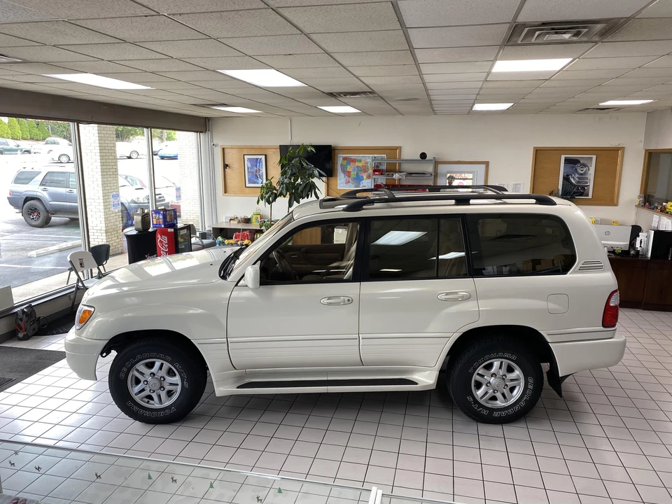 1998 Lexus LX 2nd Gen - Image 11 of 31