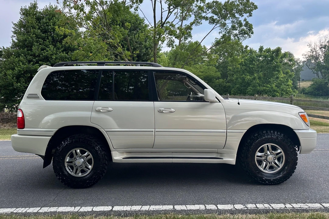 1998 Lexus LX 1st Gen - Image 3 of 31