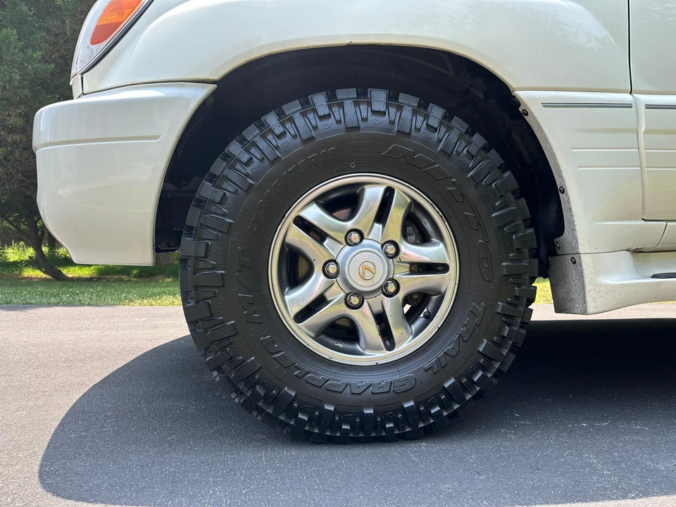1998 Lexus LX 1st Gen - Image 27 of 31