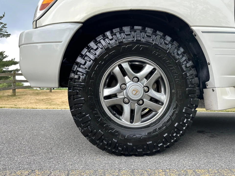 1998 Lexus LX 1st Gen - Image 26 of 31