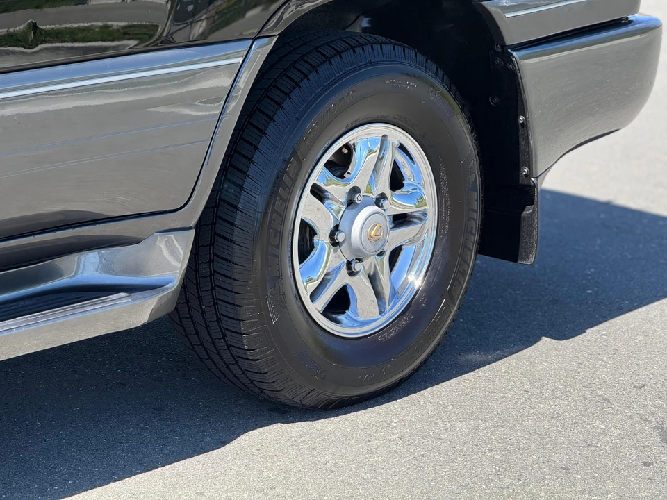 1998 Lexus LX 2nd Gen - Image 28 of 31