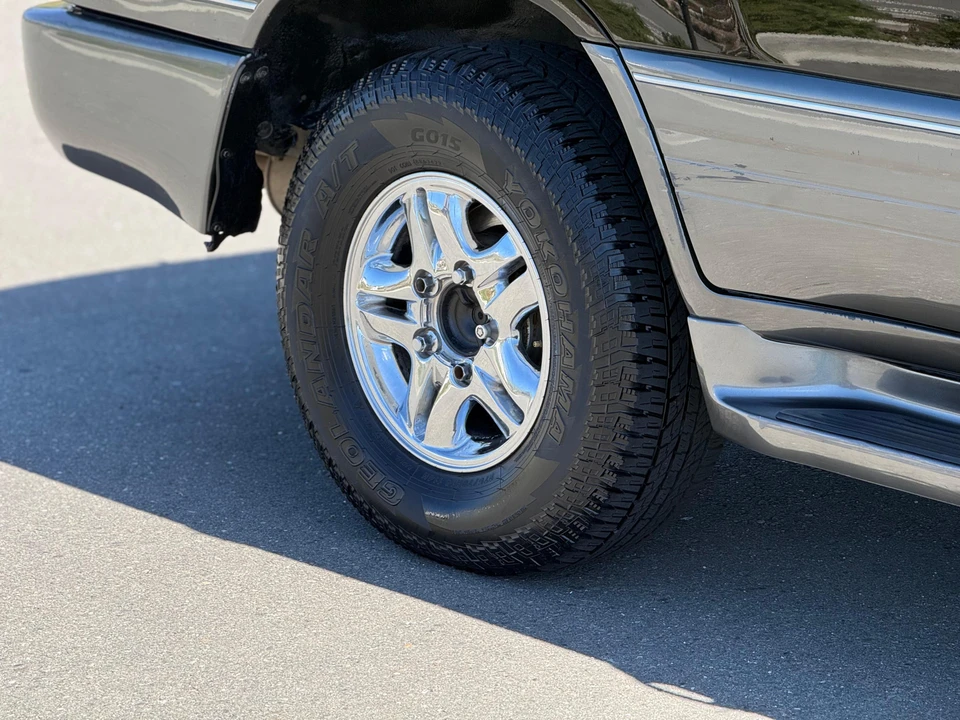 1998 Lexus LX 2nd Gen - Image 29 of 31