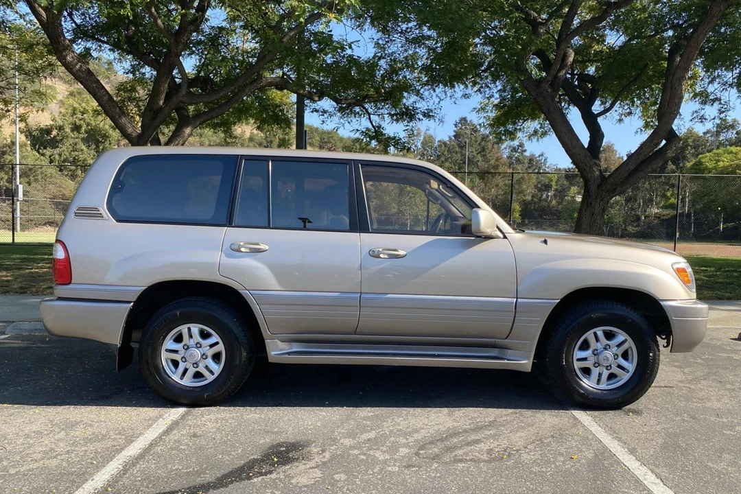 1998 Lexus LX 2nd Gen - Image 4 of 9