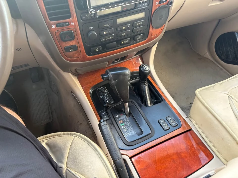 1998 Lexus LX 2nd Gen - Image 10 of 10