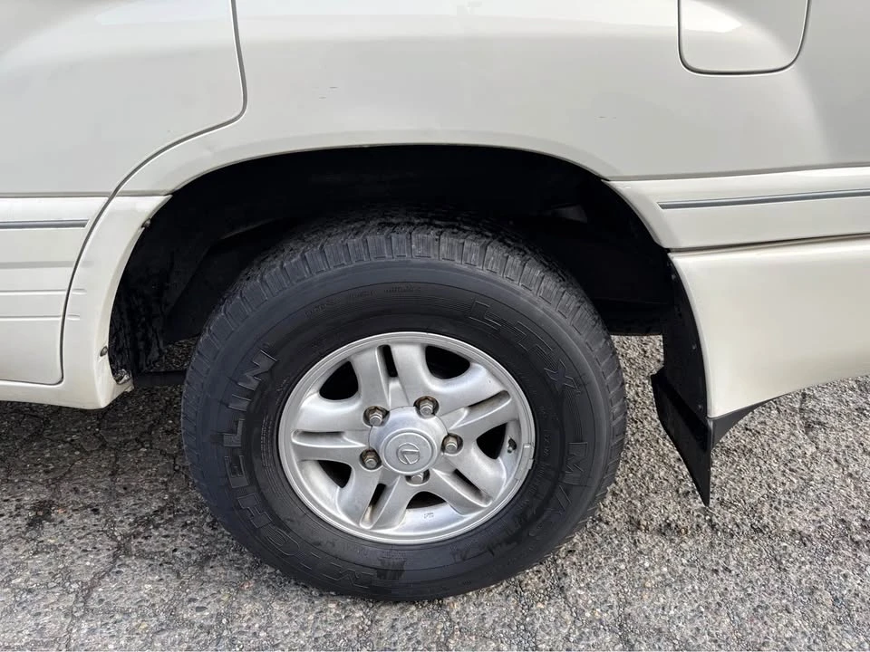 1998 Lexus LX 2nd Gen - Image 11 of 19