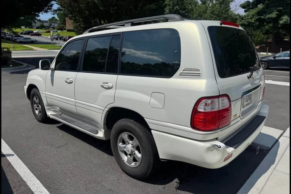 1998 Lexus LX 2nd Gen - Image 4 of 8