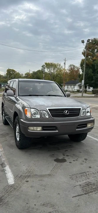 1998 Lexus LX 2nd Gen - Image 11 of 16