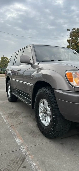 1998 Lexus LX 2nd Gen - Image 10 of 16