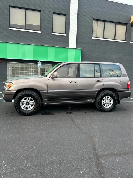 1998 Lexus LX 2nd Gen - Image 12 of 15