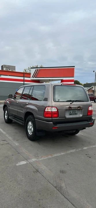 1998 Lexus LX 2nd Gen - Image 3 of 16