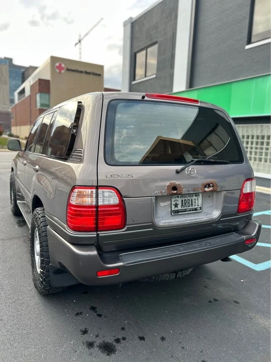 1998 Lexus LX 2nd Gen - Image 10 of 15